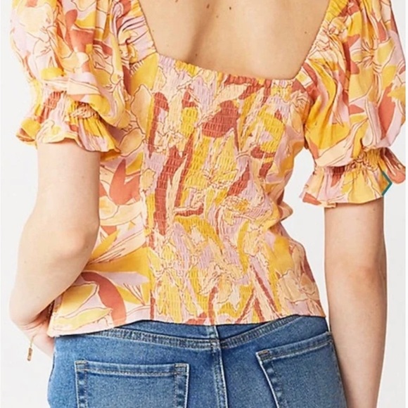 Women’s Nine West Twist Front Puff Sleeve Top - Picture 2 of 9